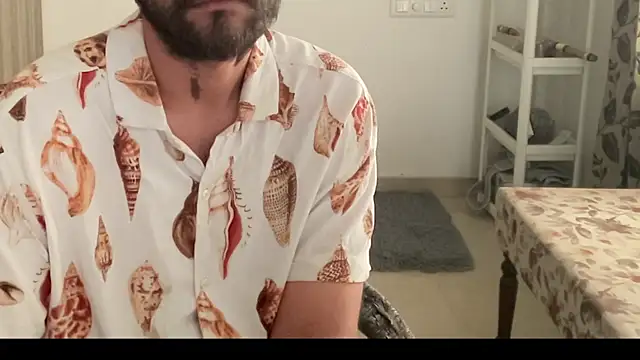 MakeMeAwareAah webcam