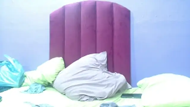 NaughtyChubbyZoe webcam