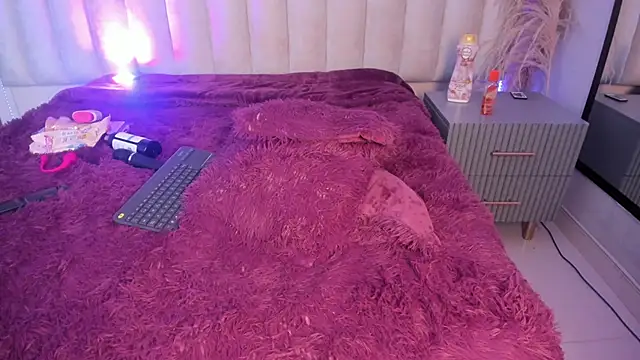 Isabella_Crofts webcam