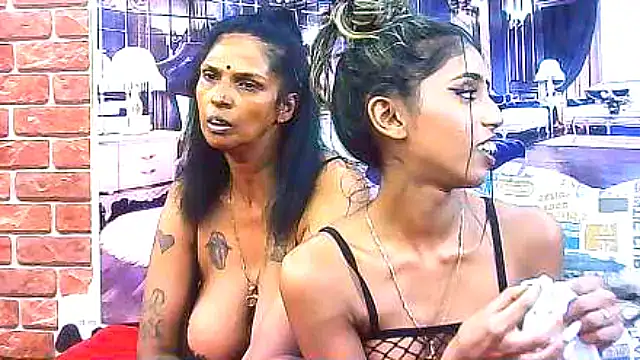 IndianSexySlender webcam