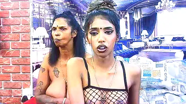 IndianSexySlender webcam