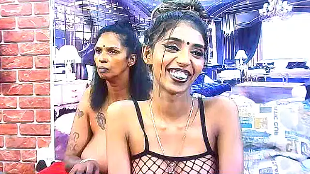 IndianSexySlender webcam