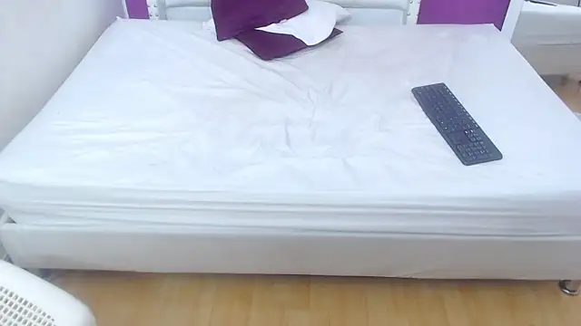 naughty_bigass_18 webcam