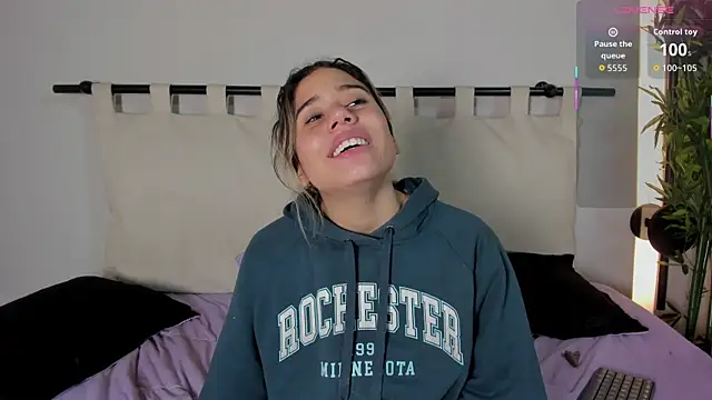 Rachell_criss webcam