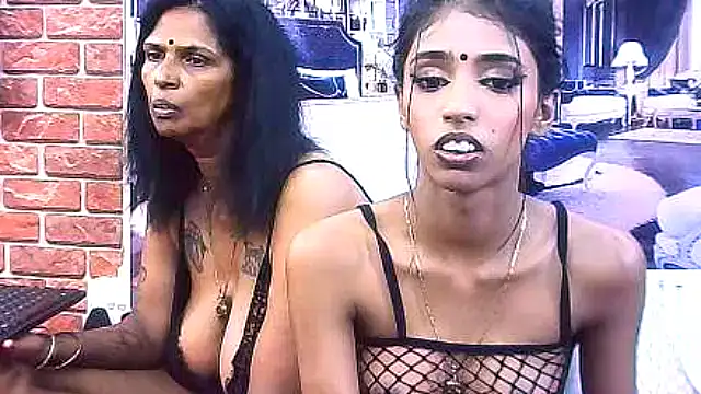 IndianSexySlender webcam