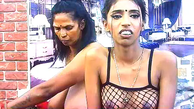 IndianSexySlender webcam