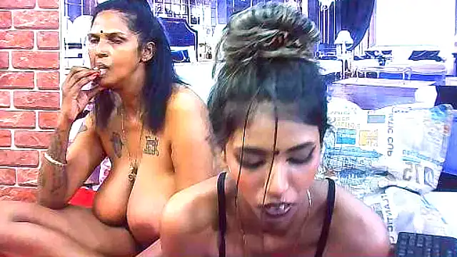 IndianSexySlender webcam