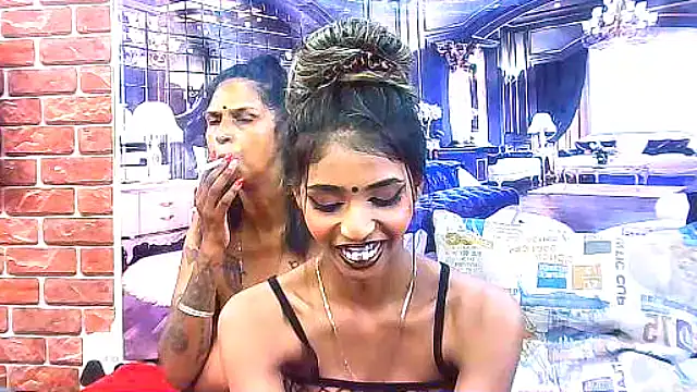 IndianSexySlender webcam