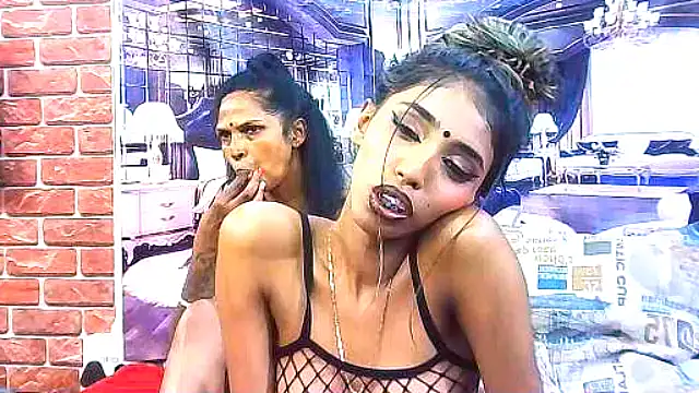 IndianSexySlender webcam
