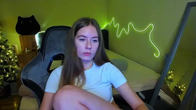 Emily Paw (EmilyPaw)