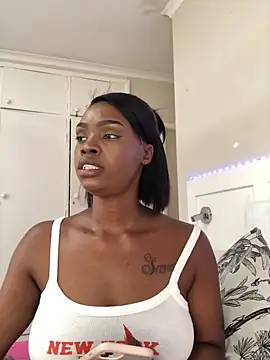 LuciousLips96 webcam