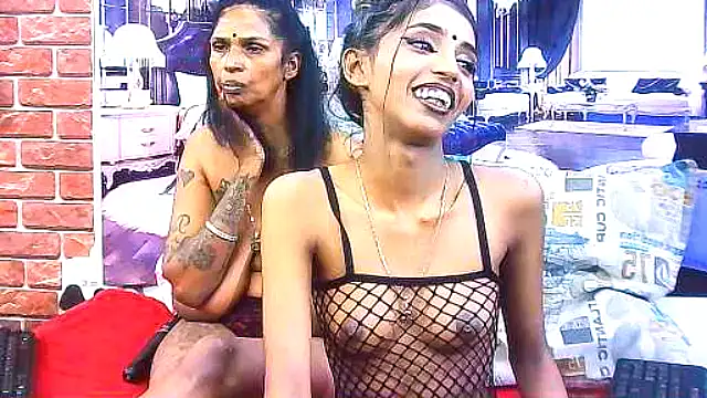 IndianSexySlender webcam