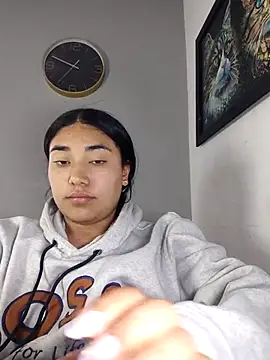 Webcam Model (AmberGold-)  is live.Free join now!