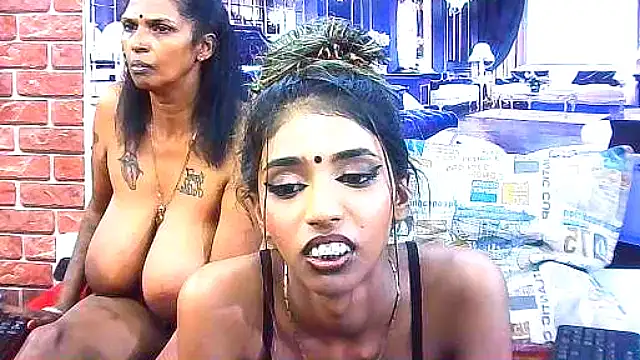 IndianSexySlender webcam