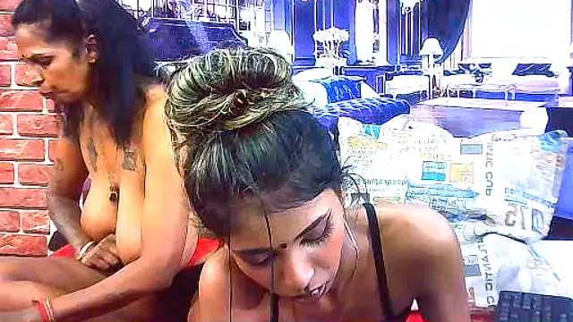 IndianSexySlender webcam