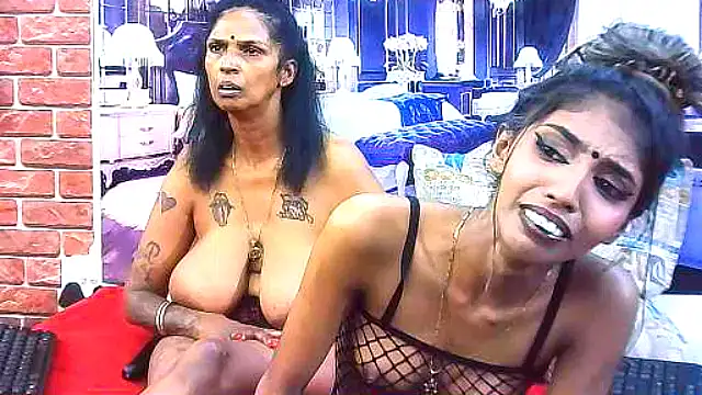 IndianSexySlender webcam