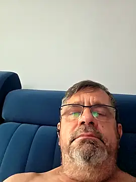 Axer1960 live cam screenshot male from Poland on Wusca – Live Webcams, Replays & GIFs