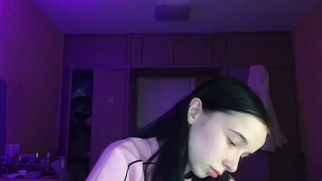 emilia_light - Emilia_Light's free webcam - UK Sex Cams