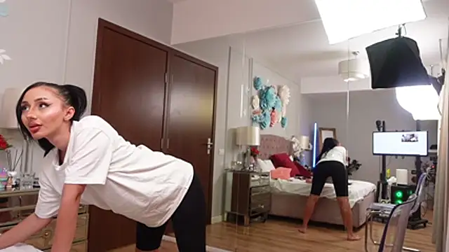 jenniferlovve - JenniferLovve's free webcam - UK Sex Cams