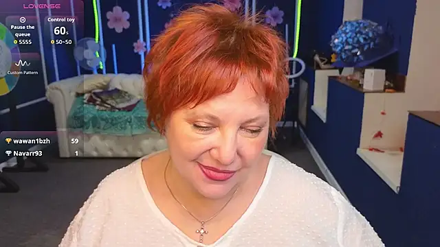 kira_kenett (F mature) - I put black lipstick on my lips