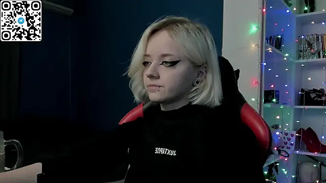 holy_mistress_s (F teen) - show bare feet