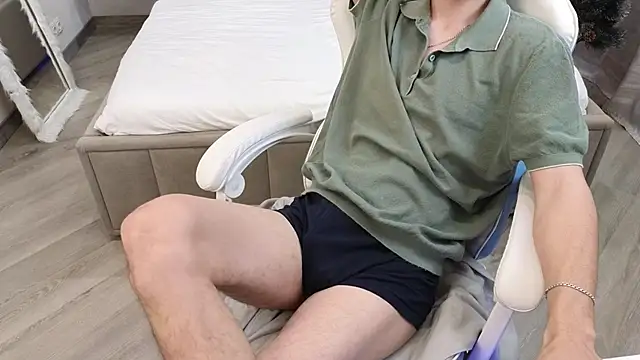 moonlinskinn (M twink) - take off your t-shirt