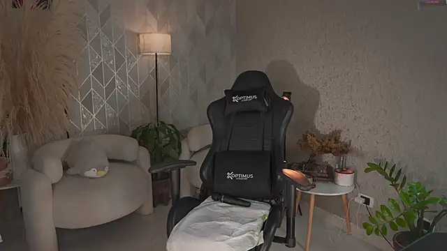 kateowens (F young) - RIDE your cock bouncing my tits😏