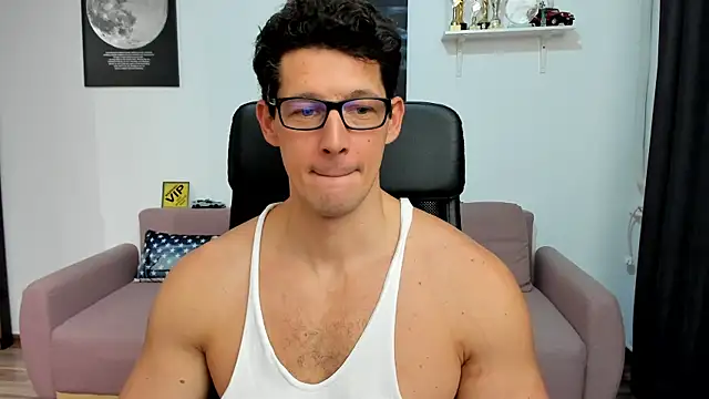 brutusk08 (Ask my age) - A new day, a new cumshot in freechat :)