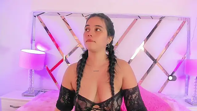 naughtysara20 webcam