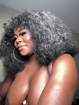 WomanNextdoor1 webcam