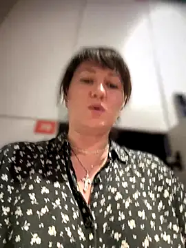 ZhenjaPoledance webcam