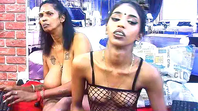 IndianSexySlender webcam