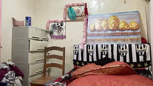 untouchable_mia webcam