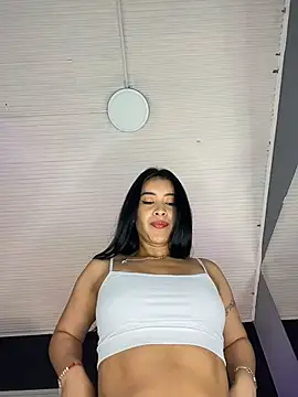 BellaFernandez__ webcam