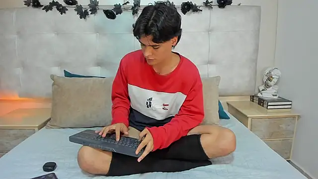 benitosaenz (M twink) - show public hair