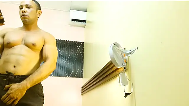 Thiago_Summers webcam