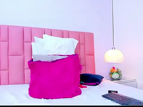 Scarlett_Noirr webcam