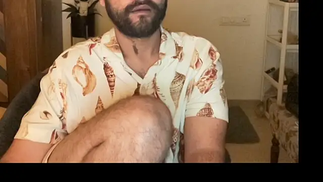 MakeMeAwareAah webcam