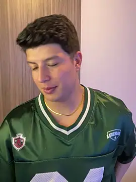 Goldenknight33 webcam