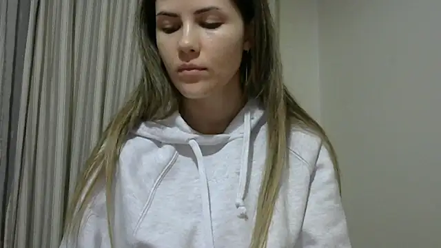 erii18 (F young) - help for getting a new pc for streaming