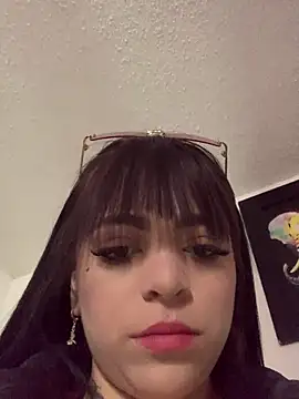 katia-ls (F young) - Dildo in public 5 minutes