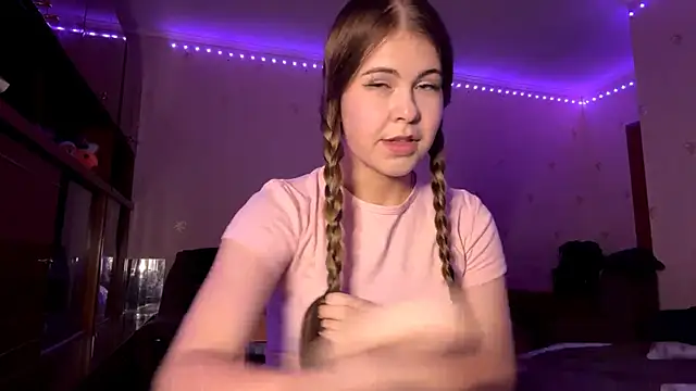 maevamy (F teen) - 💗Should i pull up my skirt?💗