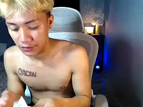 naughtyboyloy_0 webcam