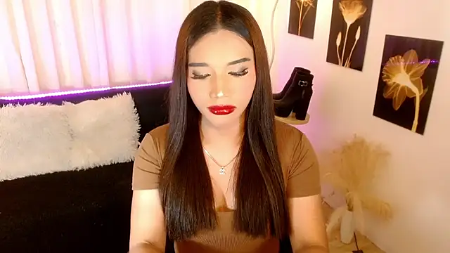 HeavenlyHugeCock webcam