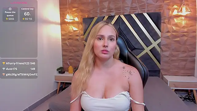 Emmaa_white_ webcam