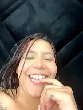 CherrySmirkXXX webcam