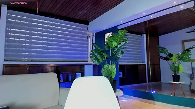 Saara_Corraless webcam