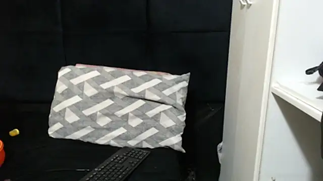 SweetHotBabby18 webcam