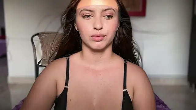 Sara_Squirting_Heels webcam