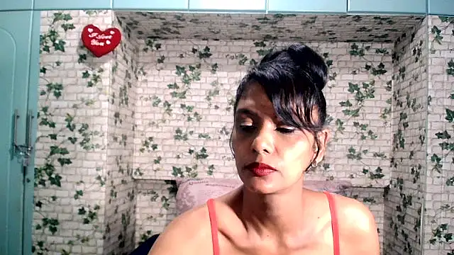 IndianSexyLove00 webcam